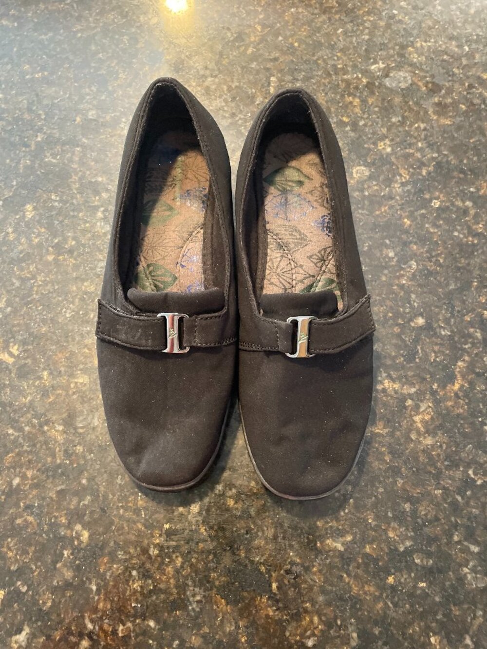 Women's Black casual shoes...size 8 wide. Brand-Grasshoppers